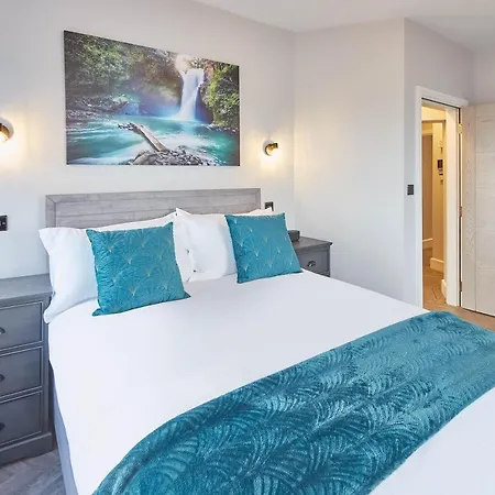 Host & - Bellevue * Redcar