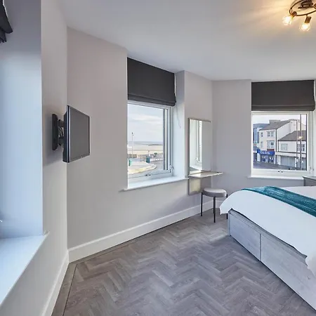 Host & - Bellevue Redcar