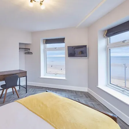 Host & - Bellevue * Redcar